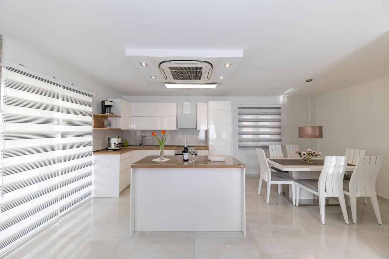 Joy 1 Apartment 诺瓦利娅 外观 照片