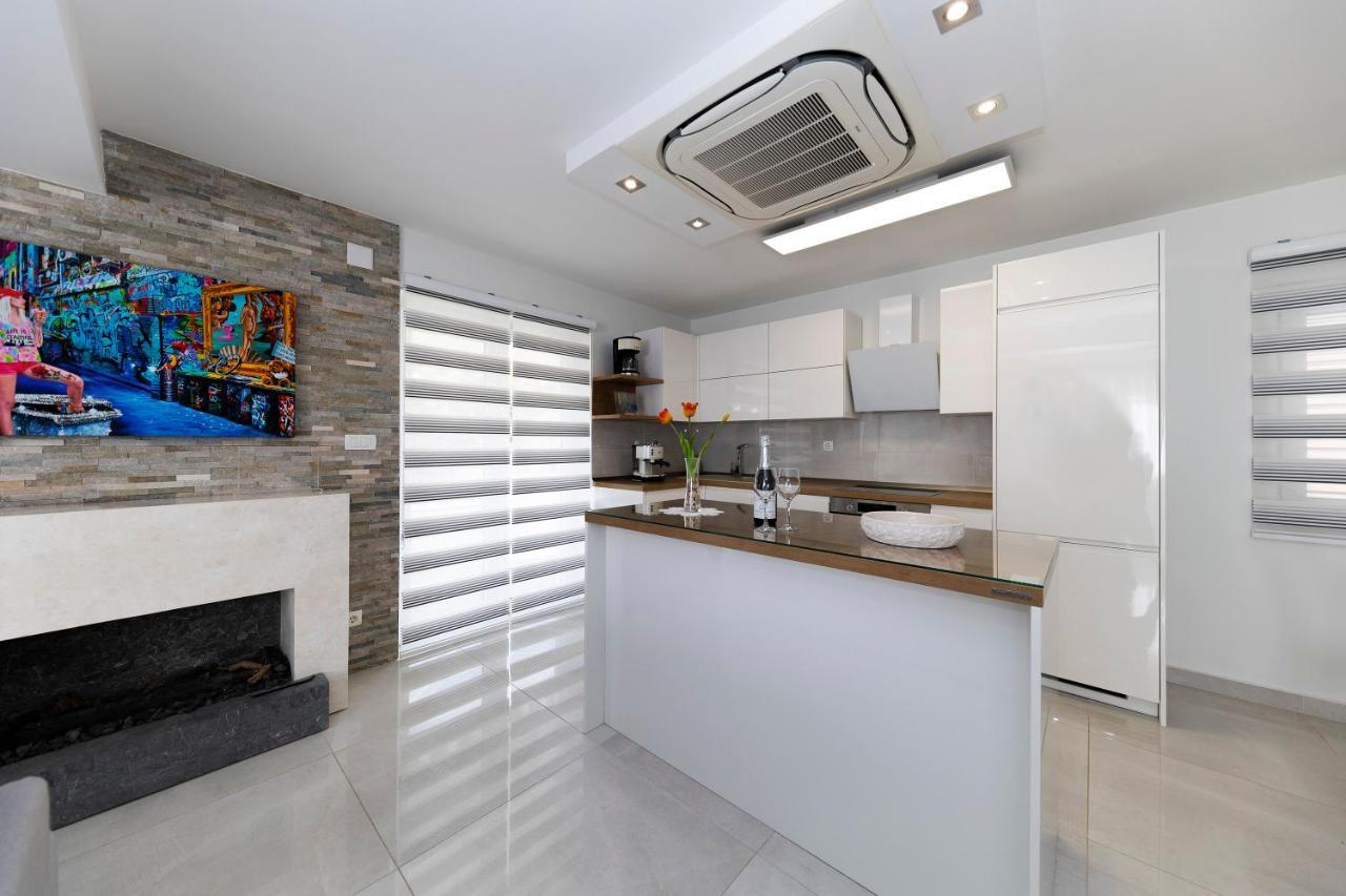 Joy 1 Apartment 诺瓦利娅 外观 照片