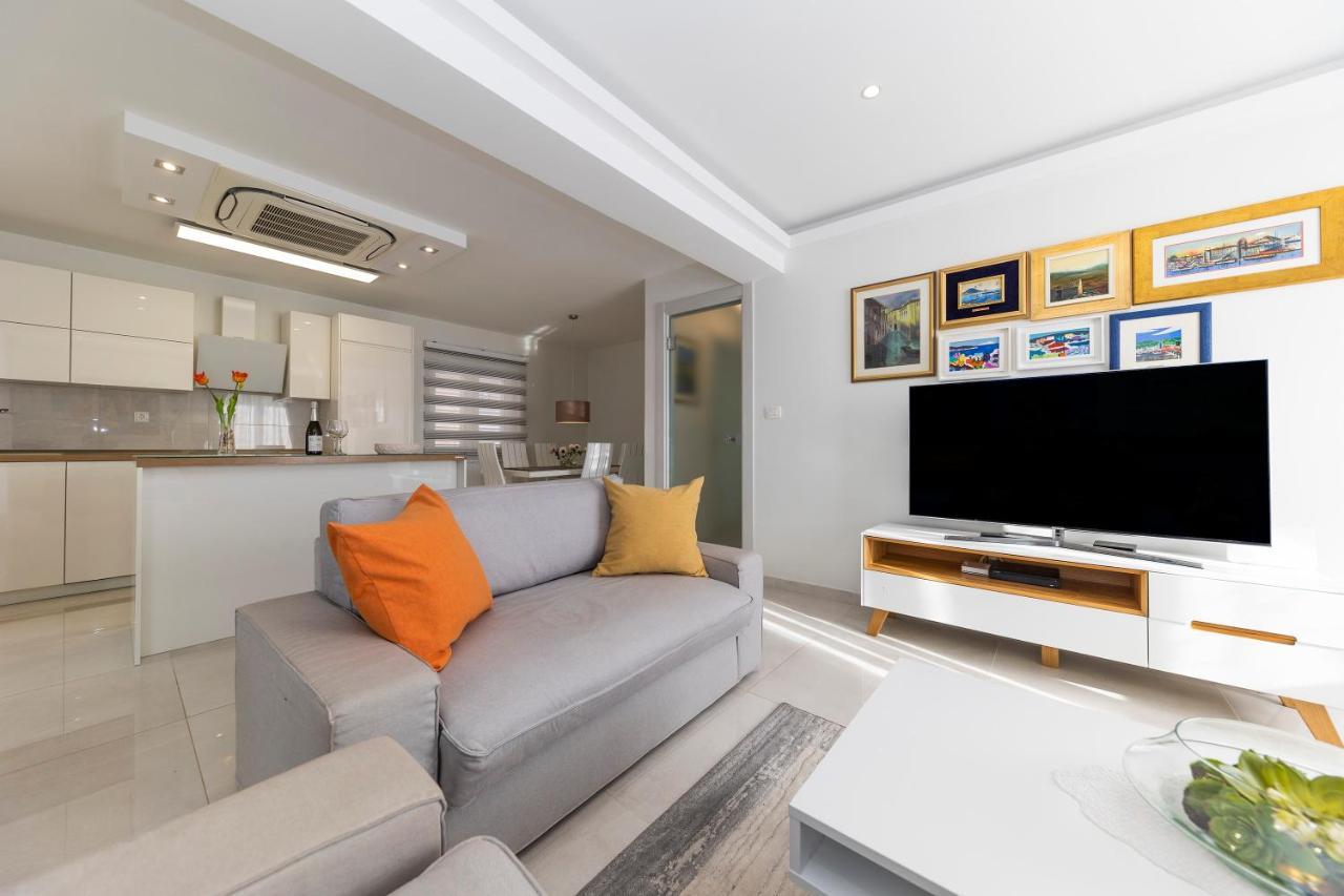 Joy 1 Apartment 诺瓦利娅 外观 照片